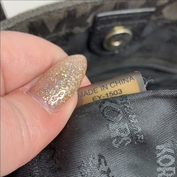 Michael Kors Signature Jet Set Tote Color: Black - Picture 8 of 9